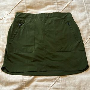 Athleta Women’s Army Green Athletic Skort Skirt size 8 tennis golf Polyester